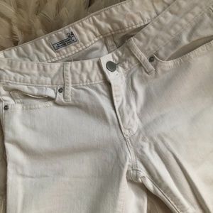 GAP Mid Rise White Jean Size 24